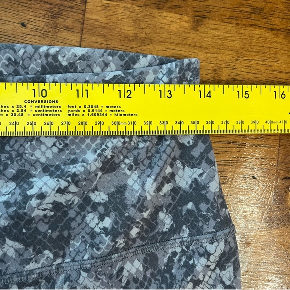 Lululemon Align High-Rise Pant 25" Hideaway
Camo Lunar Rock Multi size 10 - Picture 3 of 7